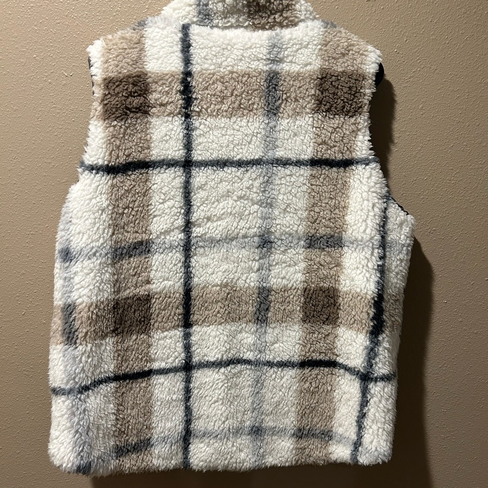 Reversible Thread &‎ Supply Vest - Picture 2 of 5